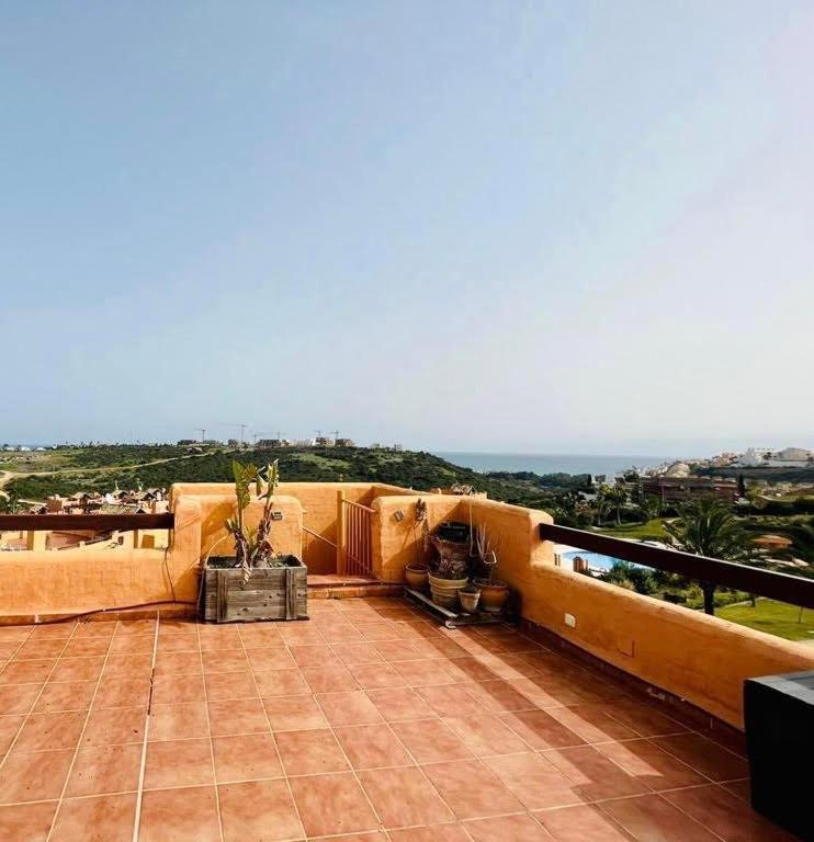 2 Bedroom Penthouse With A Private 360 Rooftop Terrace With Sea And Mountain Views Bahia de Casares Dış mekan fotoğraf